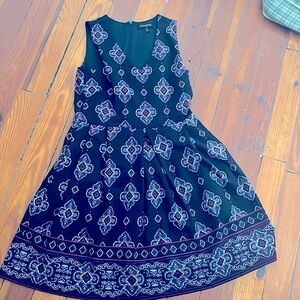 Banana Republic fit and flare navy patterned dress, size 8